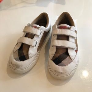 Girls Burberry sneakers size 1/32